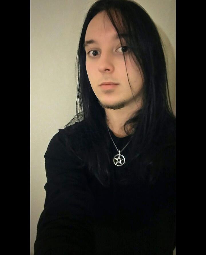 MattGothic_'s tweet photo. Hair dyed ready for #Halloween 🎃 #Manson #HeavyMetal #inneremo #metalhead 😜 https://t.co/0ku9AN202m