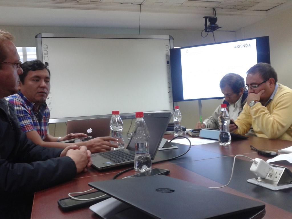 CibelesAtenea's tweet photo. Reunión Ganadera: -Se evaluó avances Abigeato ,Contrabando Frontera, Créditos Directos Ganadero/Ganadero, Brucelosis https://t.co/n8hBR8UjCy