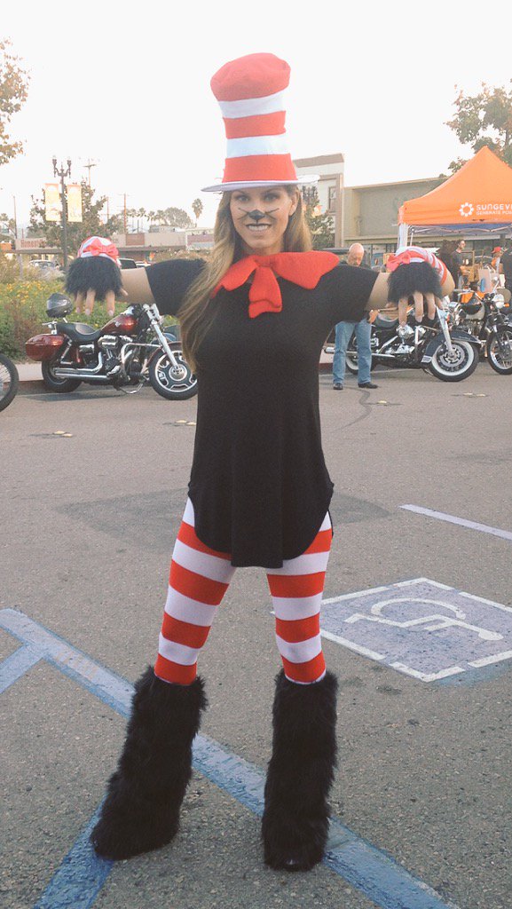 epic_days's tweet photo. #CatVibes RT @tvbrandi: Costume number three is fun for you and fun for me! https://t.co/R2bZ48TcNk