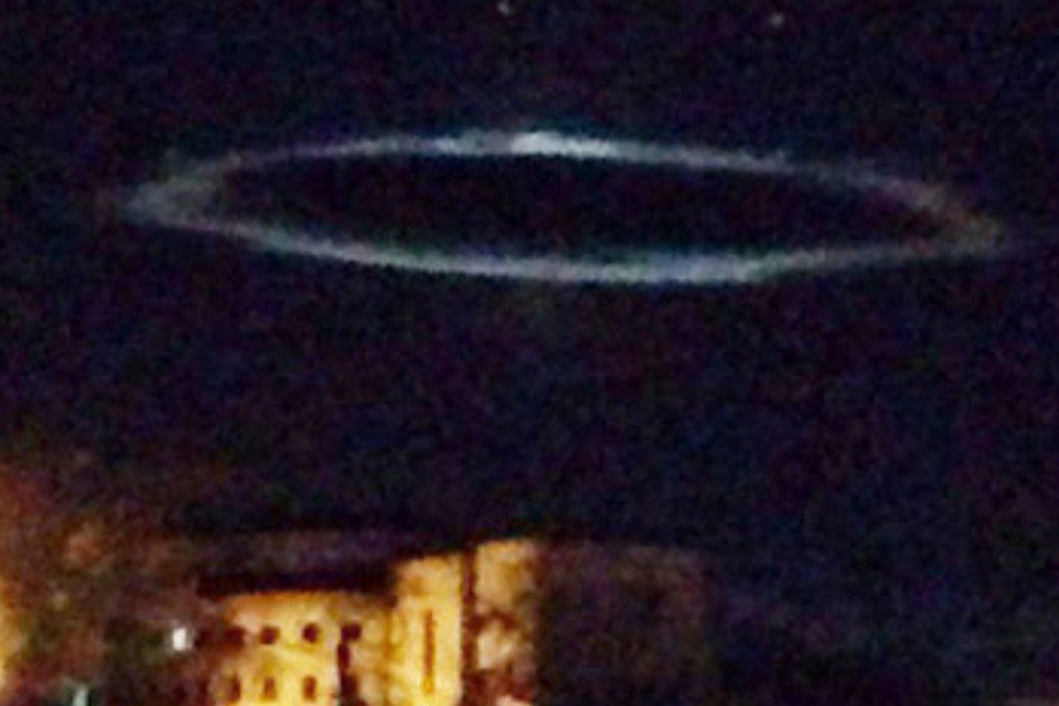 UFONewss's tweet photo. Giant UFO Has Scared People In Russia 2015.. #ufo #ufos #UFO #UFOSighting 
https://t.co/wrMoxa0NF0 https://t.co/YE7xlneNEw”