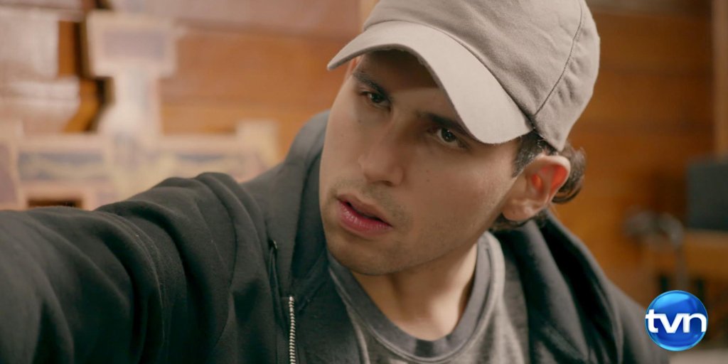 tvnpanama's tweet photo. ¡Ya comienza la GRAN FINAL de Lady #LaVendedoraDeRosas! Alex se enfrenta cara a cara con el Mono. ¿Qué pasará? https://t.co/FIay6e1BCX
