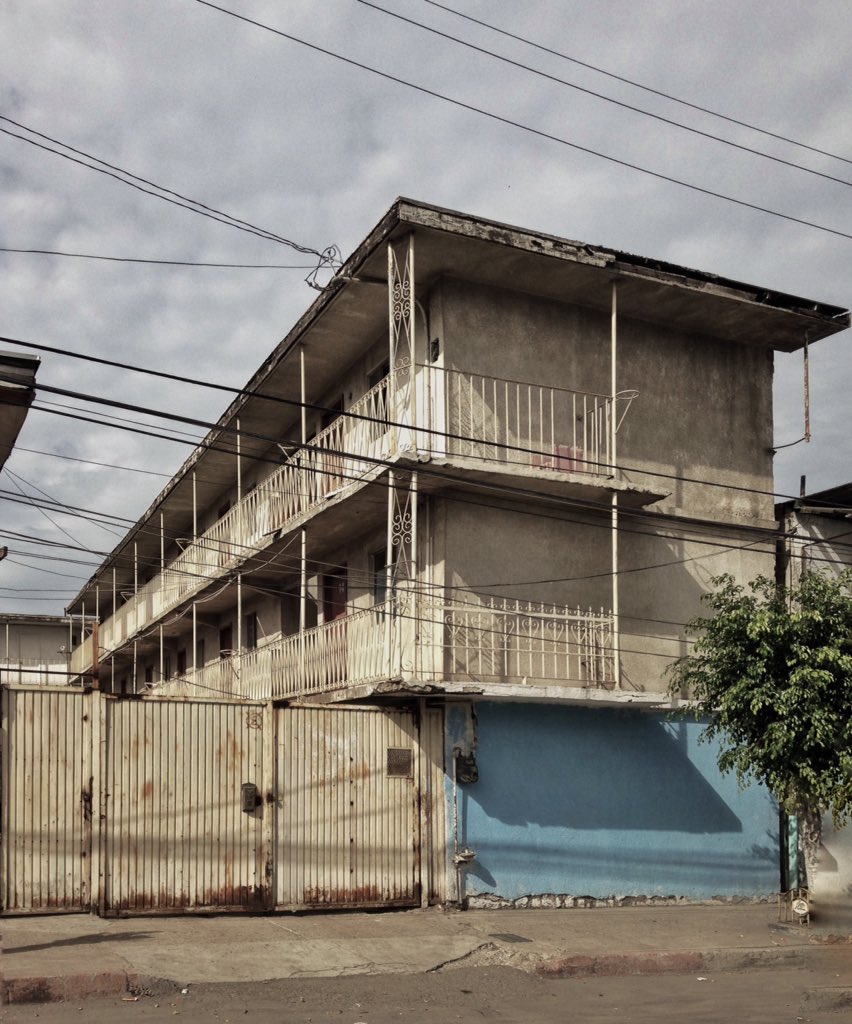 Tercer día de taller con alumnos de la #escuelalibredearquitectura #TIJUANAestudio @jl_somosexas @reactivandomig