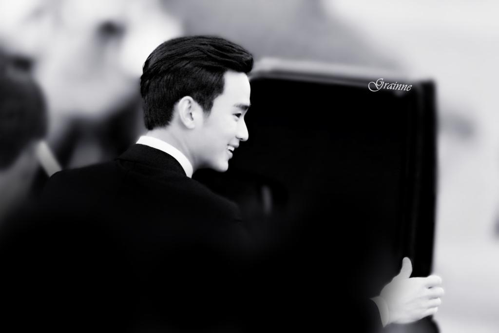 stars88jo's tweet photo. #KDA2015 red carpet 
#KimSooHyun #김수현
cr. Grainne216 https://t.co/Sjy4BXNjJ9
