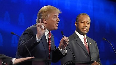 repubblica's tweet photo. Repubblicani, nel dibattito Trump perde subito le staffe https://t.co/MyhRkYOkaG https://t.co/BlsL3PbqG2
