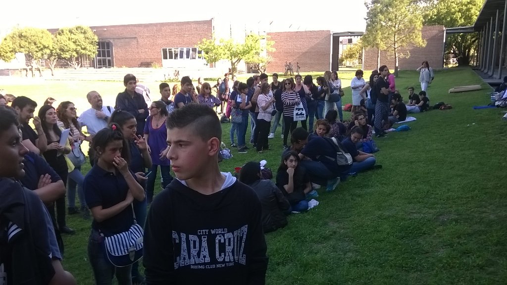 CPALanus's tweet photo. Jornada Adolescencia LanusMas de 200 jóvenes participaron de talleres en la unla https://t.co/D15fXSHAra