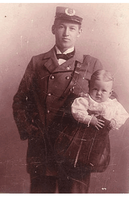 A legal loophole in 1913 made it possible to send babies by mail. These pics were taken after it was banned in 1920.