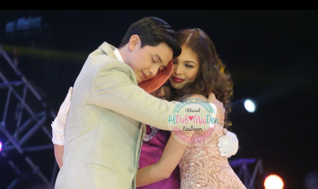MaineAlden16's tweet photo. Wutever happens,in failure/success,family's always a comforting nest. @aldenrichards02 @mainedcm #ALDUB15thWeeksary https://t.co/dmJ54M8qaZ