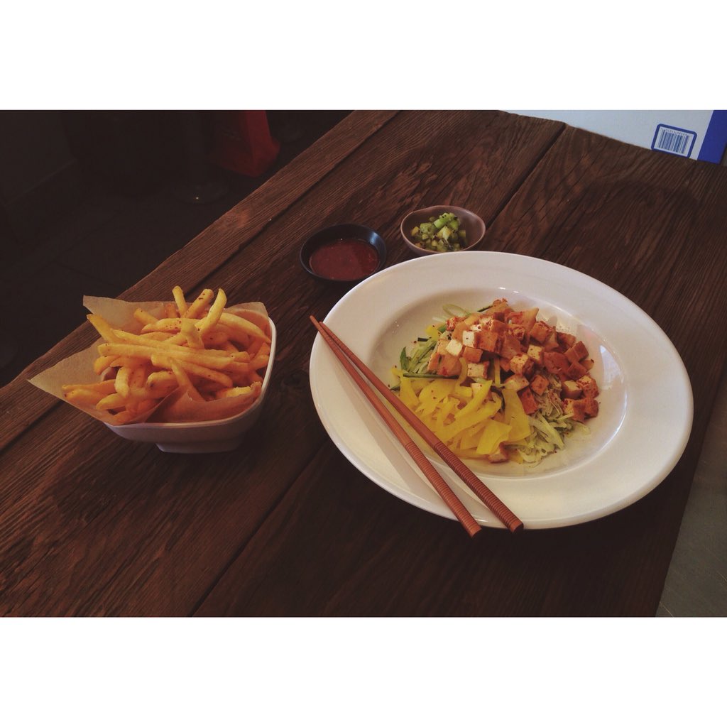 HRDCoffeeShop's tweet photo. #HRDTofuRiceBowl with a side of #HRDFries #GoHRDorGoHome #FoodPorn #ChefDavidYeung @GuyFieri #DDD https://t.co/0LVvy4SwCY