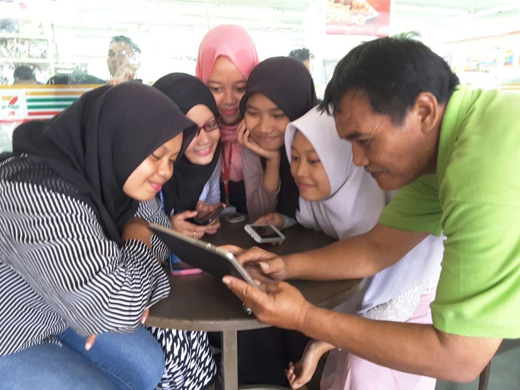 AppriiYantii's tweet photo. Free internet with wifi.id ;) #wificorner wifi#wicobasura https://t.co/7MY659WAVk