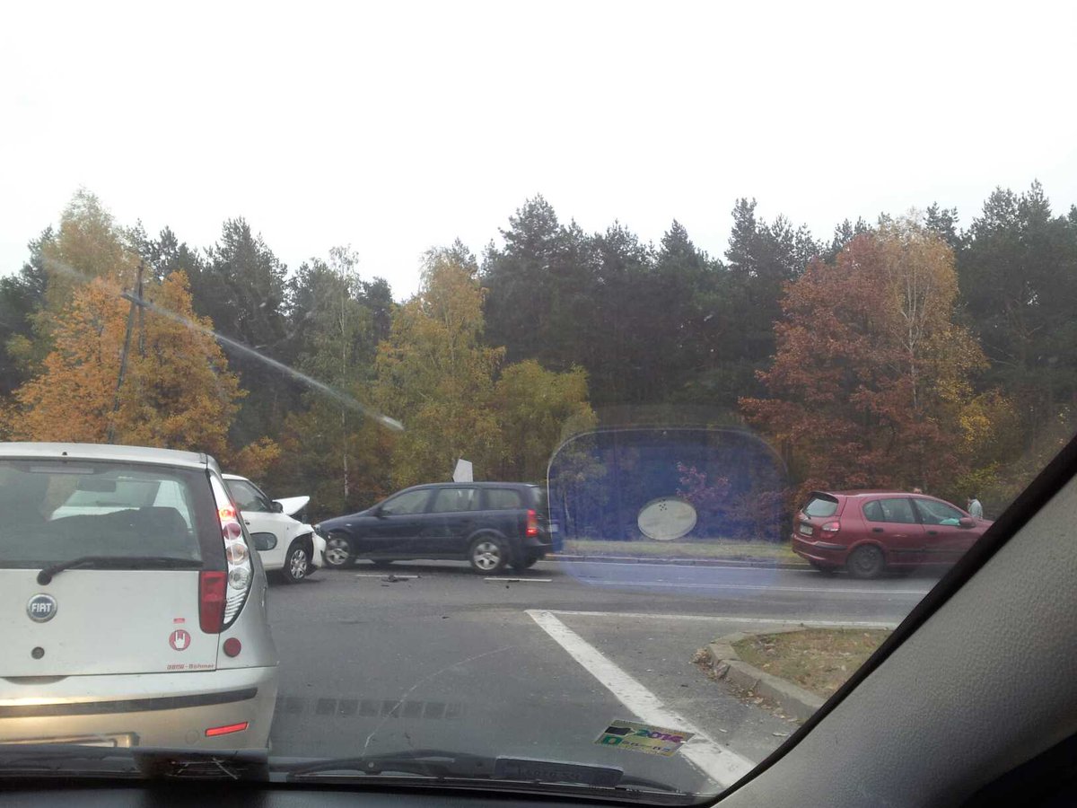 citifyapp's tweet photo. #wypadek przed Moraskiem
#korki @AlertPoznan https://t.co/OzCJXaUaYw