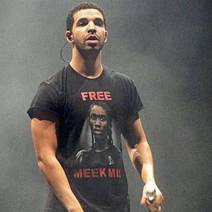 ManNdzuzo's tweet photo. Hotline bling. Drake 
Trust him. https://t.co/CMCvXooTWX