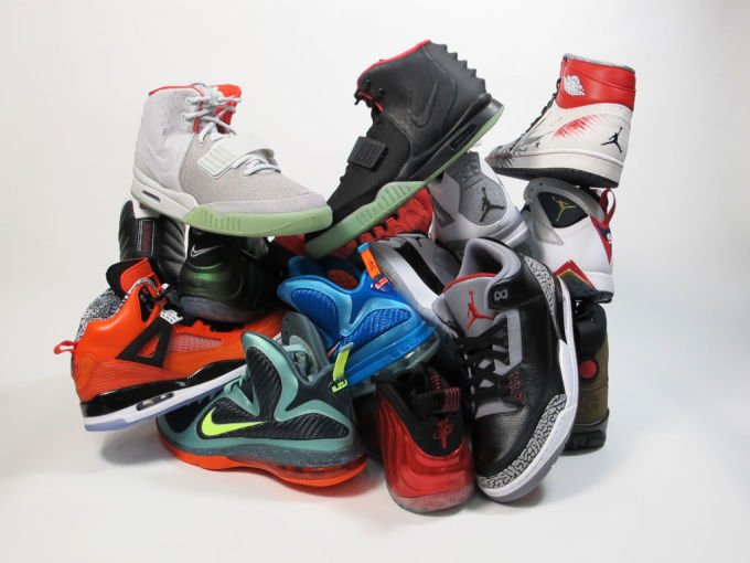 Complex's tweet photo. One of the biggest resellers reveals how he gets so many limited sneakers: https://t.co/XosTpnfXYf https://t.co/NkcAUhr6l8