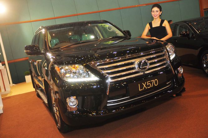 Metro_TV's tweet photo. Jakarta Auto Show, Mobil Mewah Diskon Hingga Rp300 Juta https://t.co/DFnixsPLQl https://t.co/dm6IgpI74z