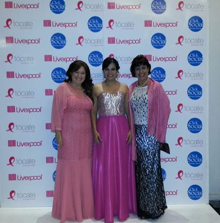 AlejandraMid's tweet photo. Gran Cena Rosa de Gala! Gracias por acompañarnos @CeliaRivasR @elizavaa @tocateyucatan #ClickSocial https://t.co/CUSNNKhhDE