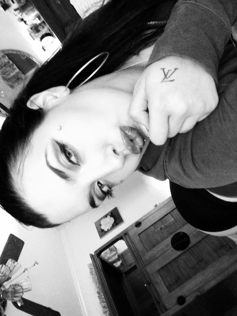 _baaaay tweet picture