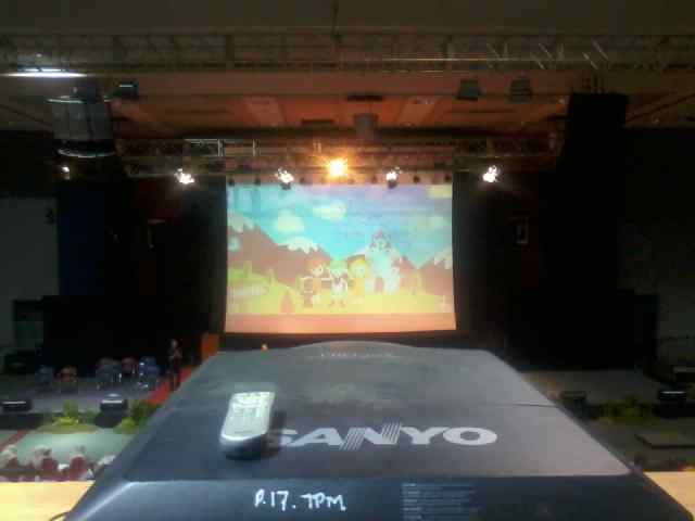 jazzpromomedia's tweet photo. foto ini Acaranya masih di sabuga. Projector 12.000 Lumen Incl Lensa semi long dan Screen sabuga https://t.co/homx2dVWn7