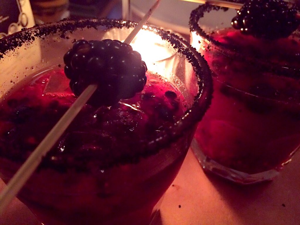 Empezamos con un #cocktail de <a href="/nicolasmdelc/">NicolasMartindelCamp</a> en las cena de #10 de <a href="/LampugaMX/">Lampuga</a> gracias a @saydeluxe por la compañía