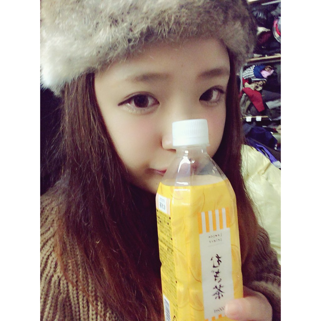 a5nye's tweet photo. これかぶったら前髪ぴょんぴょんなるからぜんぶいれたった🐰✌️今日もシッポがかわええな〜🌼🌼🌼 https://t.co/pBDpGxzG1T