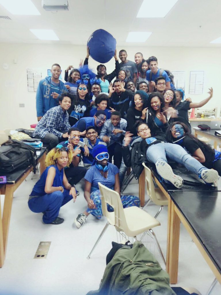 KamiahMonae's tweet image. #Class2k16 💙🔵🔷🔹