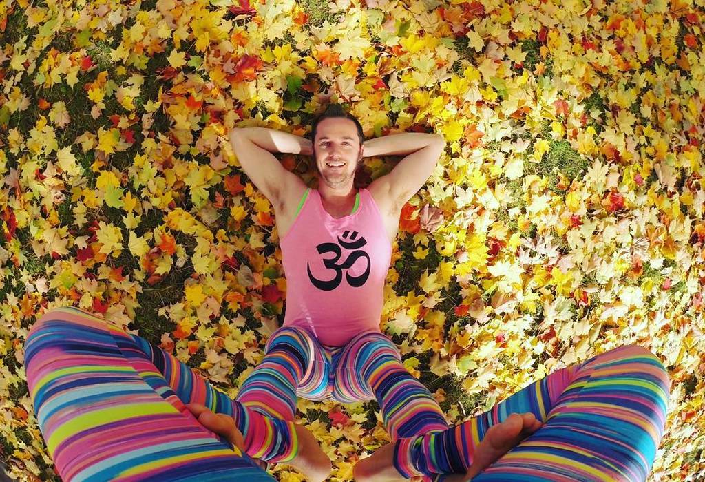 SmileyOm's tweet photo. FlyerCam while playing amongst colorful autumn leaves :) #HappyBase #Yogis #Yoga #Beauty #Instayoga #Instabeauty #A… https://t.co/UM1Xx9PCmd
