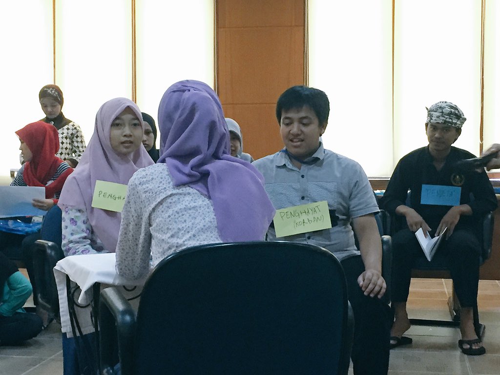 READY_INA's tweet photo. Para anak muda #READY_Sukabumi bermain peran dlm mengadvokasi studi kasus intoleran. #READY_INA #mocipeacesukabumi https://t.co/PFhn8kcOz4