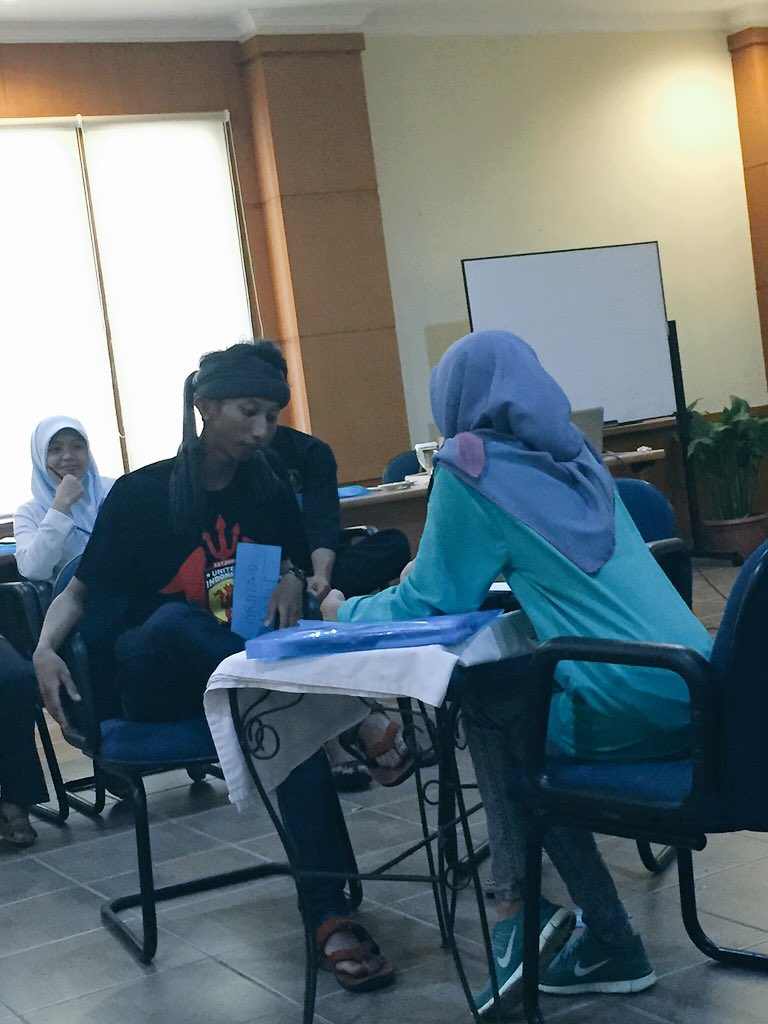 READY_INA's tweet photo. Para anak muda #READY_Sukabumi bermain peran dlm mengadvokasi studi kasus intoleran. #READY_INA #mocipeacesukabumi https://t.co/PFhn8kcOz4