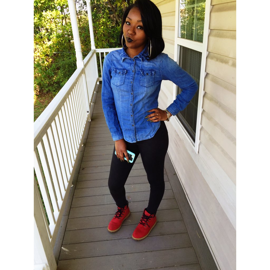 Breenaquel's tweet image. 🍫 girls do it better. #NationalChocolateDay🍫😋 #GetchuOne❗️