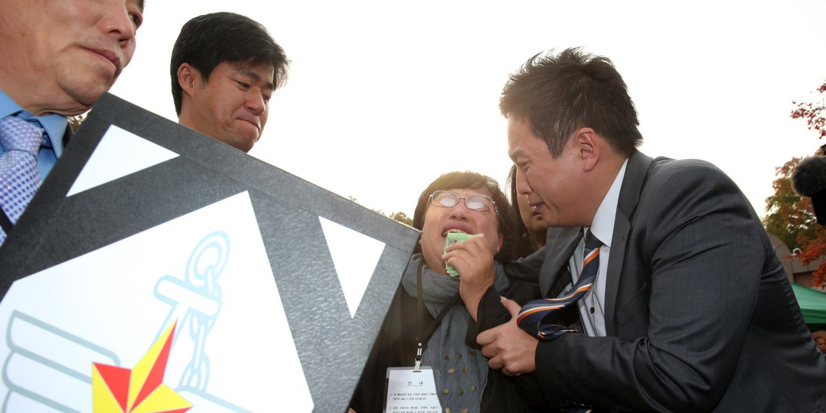 HuffPostKorea's tweet photo. 대법 '살인 혐의' 윤일병 사망사건 파기 환송 https://t.co/sPduBXENCU https://t.co/M1jjpuabfM