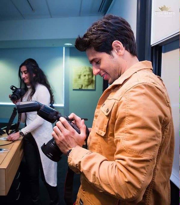 EndaIsma's tweet image. wowww dari smping z ganteng pa lg dari depan waw...wow..