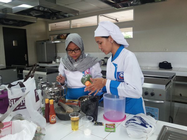 UnivEsaUnggul's tweet photo. Lomba masak &amp; penghidangan merupakan salah satu kegiatan yang di adakan prodi gizi selain semnas, bravo prodi gizi https://t.co/BSk3iOGdZp