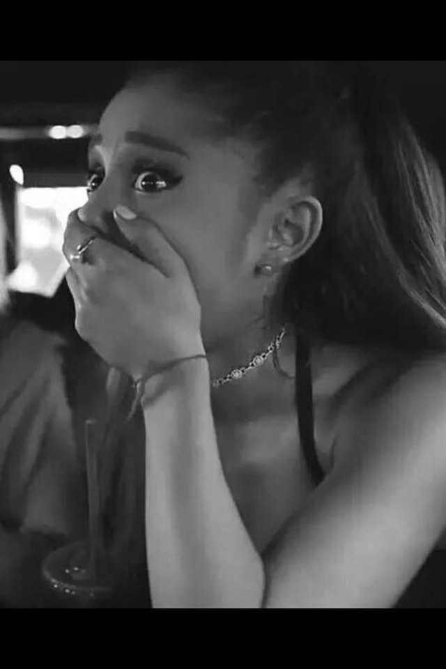 alwaysmygrande's tweet photo. @ArianaGrande #24HoursUntilFocus https://t.co/38MZrzOfyF
