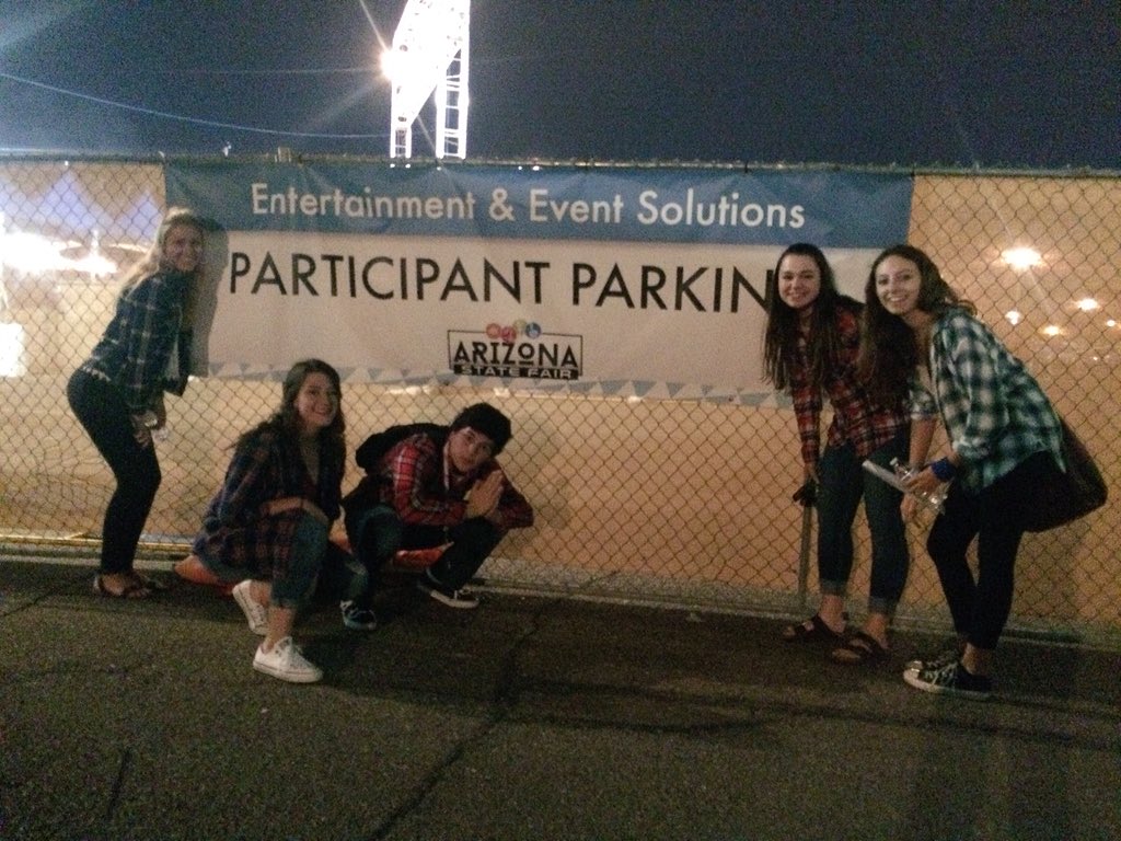 vice_versa_band's tweet photo. backstage shenanigans https://t.co/dBiFd1Nsrf