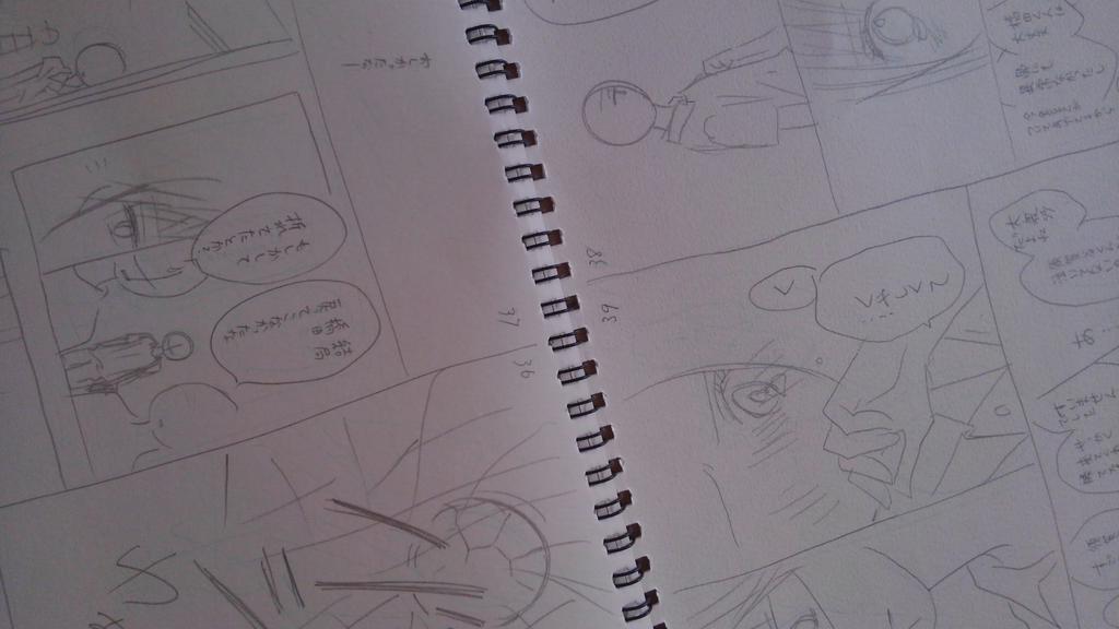 ラフやネームはスケッチブックに描いてます。前はコピー用紙に描いてたけど、これなら子どもにグシャグシャにされる心配がないし、へんな話立ちながらでも描けるからね(^_^;)