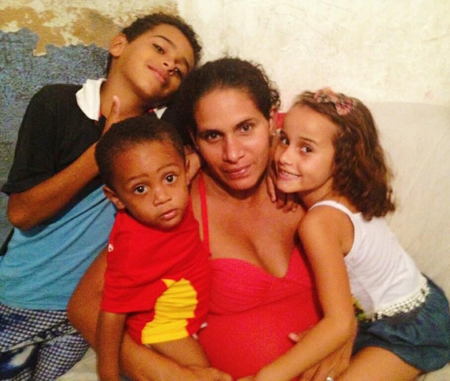 Raphael24147100's tweet photo. Família linda ❤
Mãe e irmãos ❤👪 https://t.co/KjPIhyBR3H
