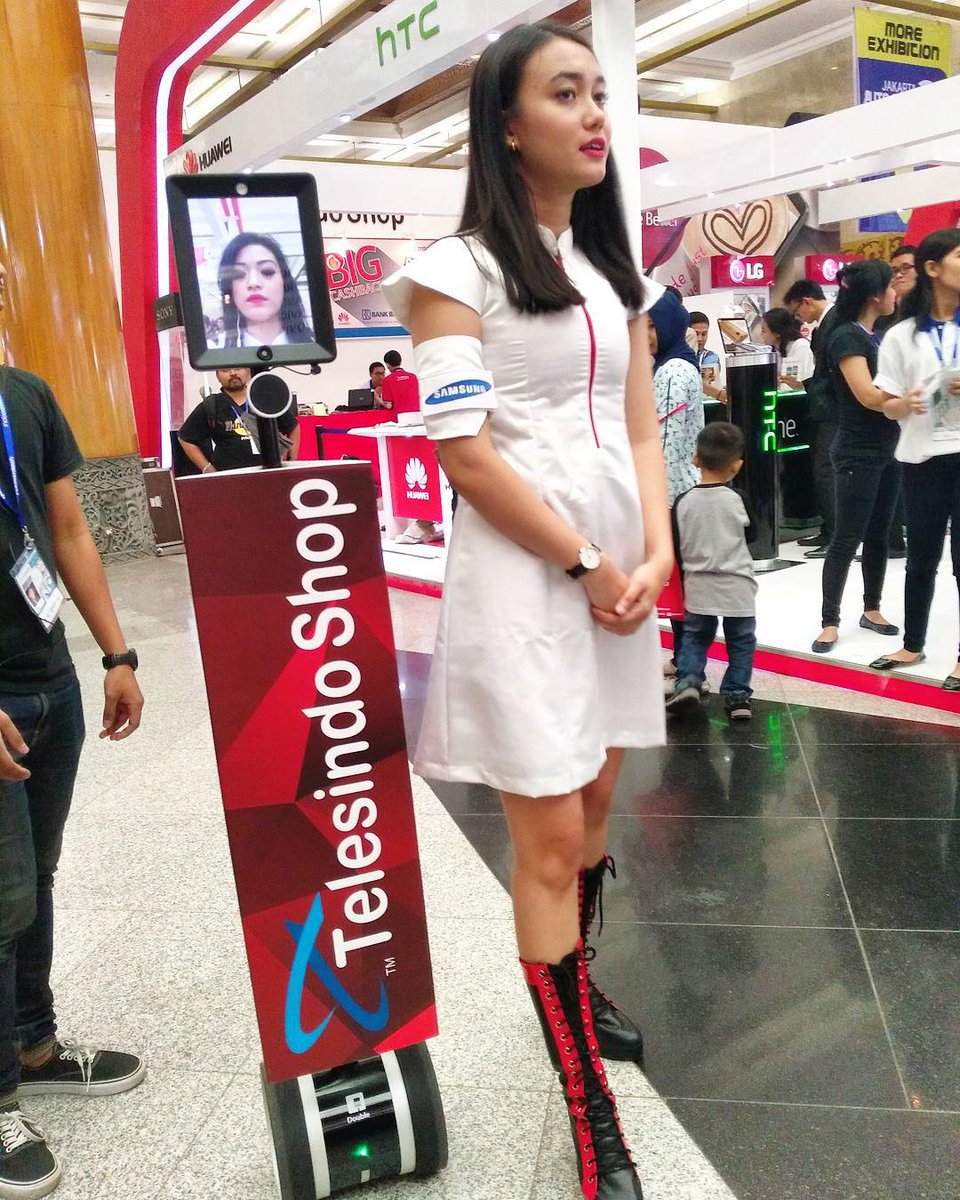tagmention's tweet photo. Robot Kloning ada di @Indocomtechnet 2015 https://t.co/v0YjX3PXUC https://t.co/Ax7Xkg6MOM