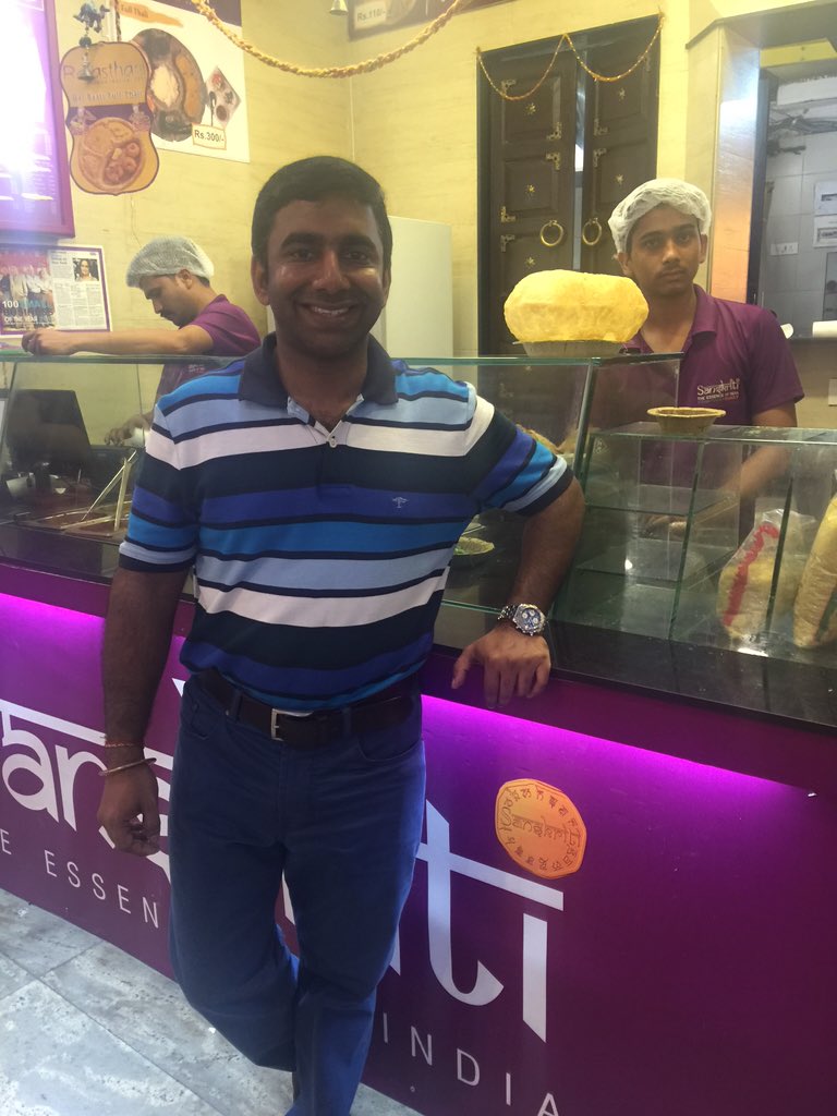 NCSupperClub's tweet photo. #Mumbai is best for #Indian Chaat stalls and Pani Puri is irresistible.. 😋😀👍 #Teddington #foodies #SnackScenes #yum https://t.co/f7jS8Cd1CM