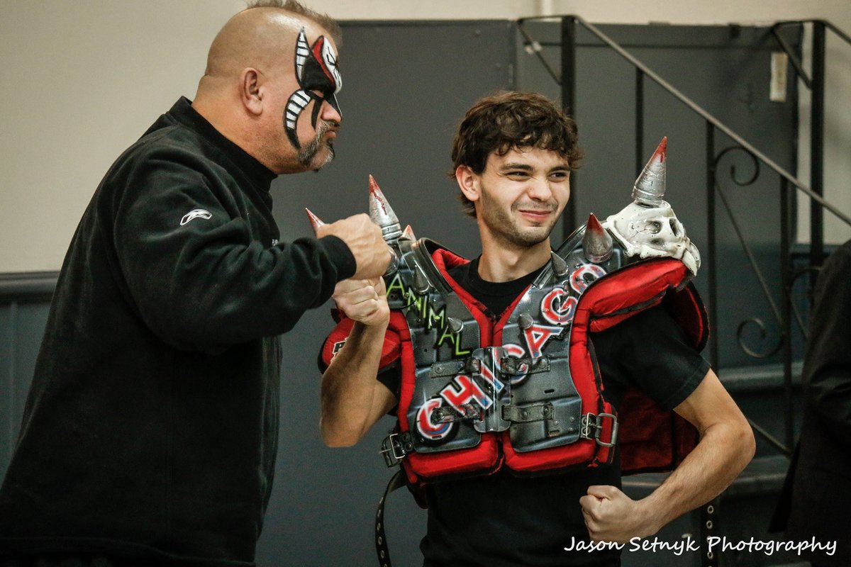 officialmpw's tweet photo. WWE Hall of Famer Road Warrior Animal posing with some great fans this past Saturday night.

Credit: Jason Setnyk https://t.co/sLMgoT9SgN