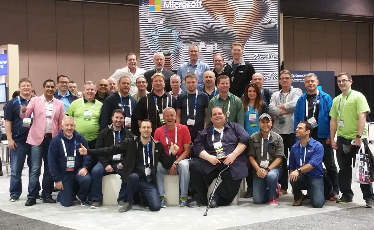 AndreasWolter's tweet image. #Epic #SQLMCM group photo from #SQLPASS #Summit15 - who can count the Number of MCMs, MCSMs and MCAs? #SQLFamily