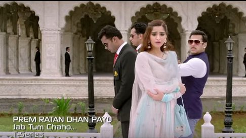 inshaammu's tweet photo. Bas thoda sa has k dikha do
@BeingSalmanKhan @sonamakapoor #JabTumChaho #ChatWithPrem https://t.co/HKBCwmUFDK