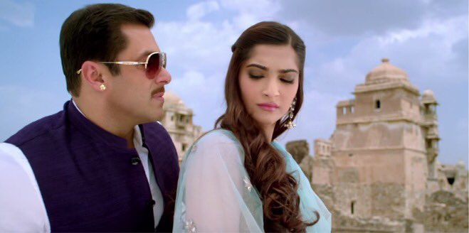 inshaammu's tweet photo. Bas thoda sa has k dikha do
@BeingSalmanKhan @sonamakapoor #JabTumChaho #ChatWithPrem https://t.co/HKBCwmUFDK