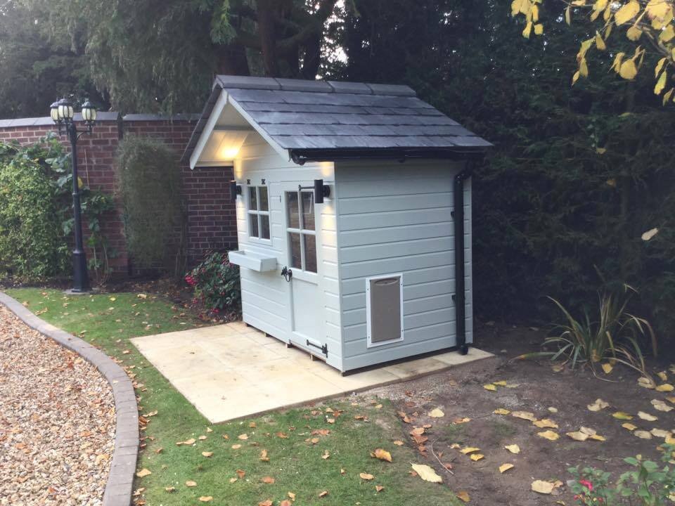 TheDogCottageCo's tweet photo. Beautiful new #dogcottage installed for Ruby the #Labrador in Staffordshire https://t.co/qeDrY8FTek