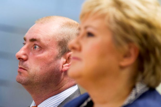 norwegianblue73's tweet image. Når du plutselig kommer på at du glemte å gi gullfisken din mat