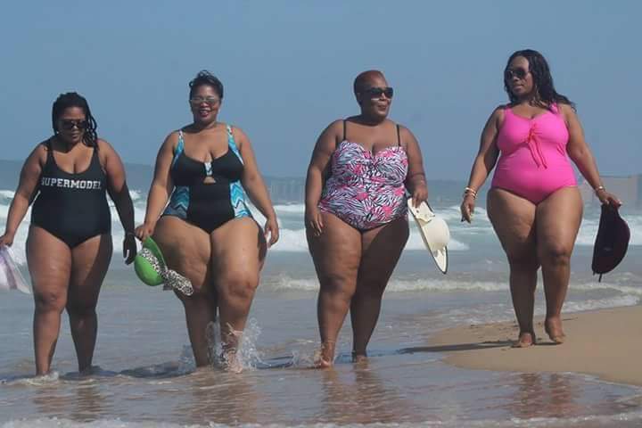 RDCMonitor's tweet photo. Pourquoi complexer mesdames? Le #maillot n'est pas réservé qu'aux #minces https://t.co/9SJOWrStkx