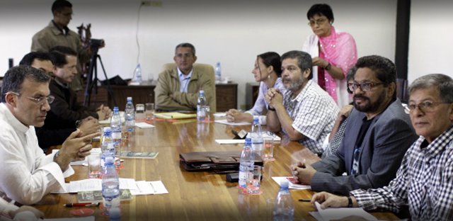 RevistaSemana's tweet photo. El viaje de los congresistas y la resurrección de la Constituyente --> https://t.co/GIrMyxRX6m https://t.co/nFdj7Tg9Sq