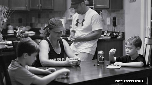 Addicted to your phone? Photographer Eric Pickersgill imagines life without gadgets 📻 bbc.in/1GJlvxw