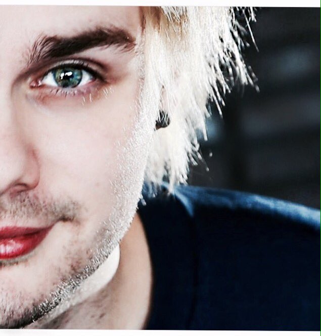 kenna5sosfan's tweet photo. #supportmichaelclifford MIKEY WE ARE HERE FOR YOU!! https://t.co/8ypFCs54JP