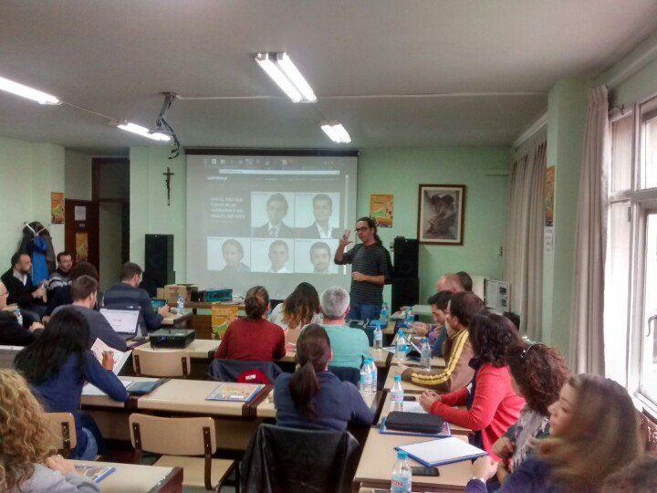 llorentejavi's tweet photo. Ahora @jotallorente nos informa sobre la visibilización de nuestras entidades en #FormaRedes @P_sociales https://t.co/z8Zz0bC4m5