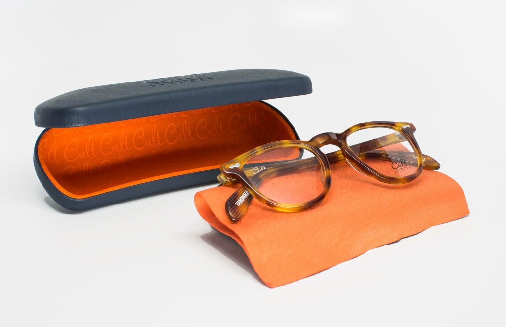 CultEyewear's tweet photo. Signature style #jamesdean #handmade #hollywood #iconic #mansfieldsquare #vintage #vintageeyewear #luxury #fashion https://t.co/ljIxgVy2qp