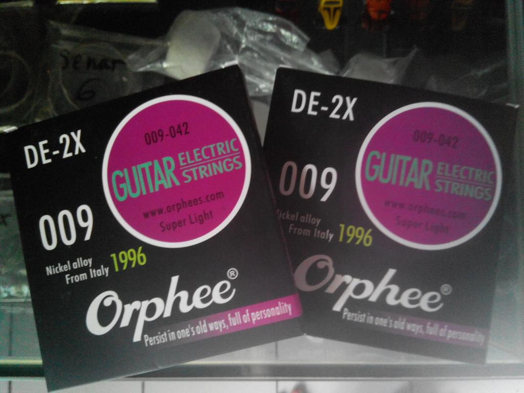 senar gitar elektric, edisi terbatas. Info: <a href="/AfaMusicStudio/">AFA Music Studio</a> hubungi 7698521