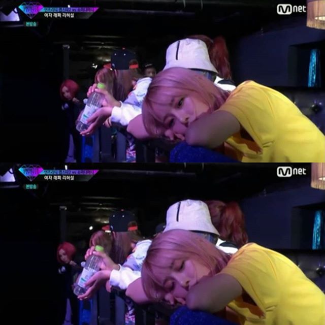 CTRLLISA's tweet image. And I want to wake up with the rain
Falling on a tin roof
While you are safe there in my arms
@kasperlee17